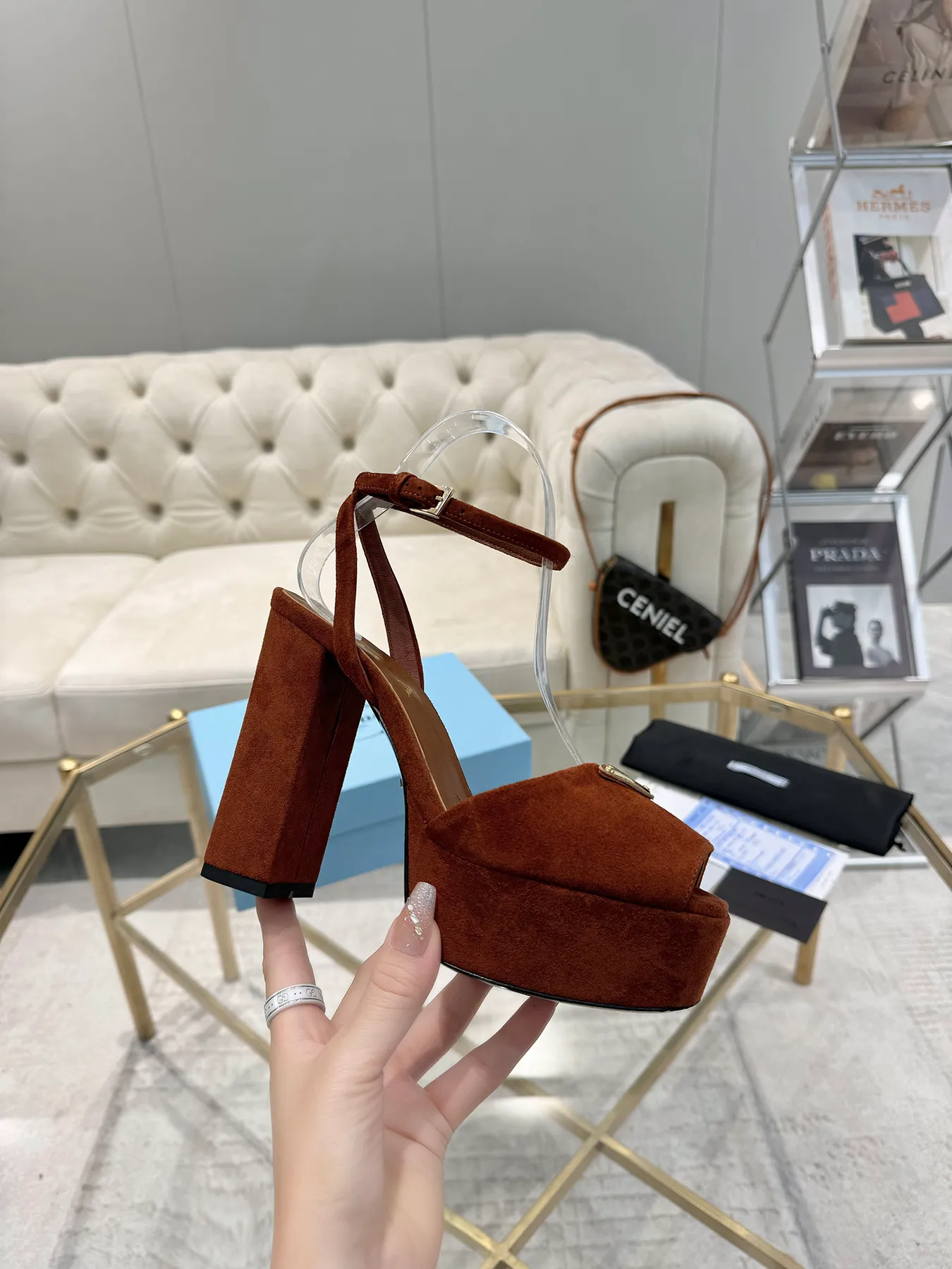 👟👟Ex-factory price 600👟👟 (imitation leather bottom-20) New arrival 👉Ready stock👈Remove the original board and make a 1:1 replica‼ ️The highest version ✅ Prada's early spring catwalk hot style 😘The latest spring style Thick heel square toe water platform series (genuine leather outsole) (simulated leather sole) A must-have for goddesses, super beautiful on the feet 👉The upper is made of imported original sheep leather, soft and textured, lining + foot pads, imported sheepskin lining, breathable and comfortable, private model water platform, heel, water platform 4M, heel height 13M Code number 35M-39M (34 40 41 42 43 is custom-made and cannot be returned or exchanged)